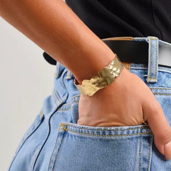 New Gold Hammered Bangle Bracelet - Picture 3 of 7